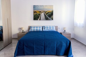 2 slaapkamers, een strijkplank/strijkijzer, wifi, beddengoed