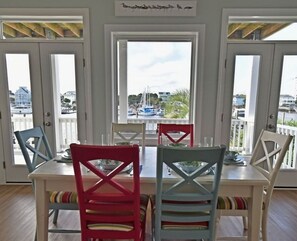 Dining - Luxury canal front 3 bedroom condo with boat dock and central location  (Carolina Beach)