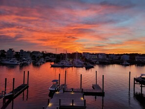 Marina - Luxury canal front 3 bedroom condo with boat dock and central location  (Carolina Beach)