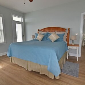 3 bedrooms, desk, iron/ironing board, free WiFi - Luxury canal front 3 bedroom condo with boat dock and central location  (Carolina Beach)