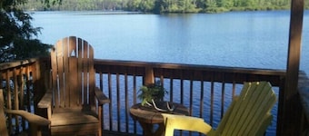Charming Authentic Waterfront Cottage on a Lake