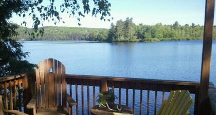 Charming Authentic Waterfront Cottage on a Lake