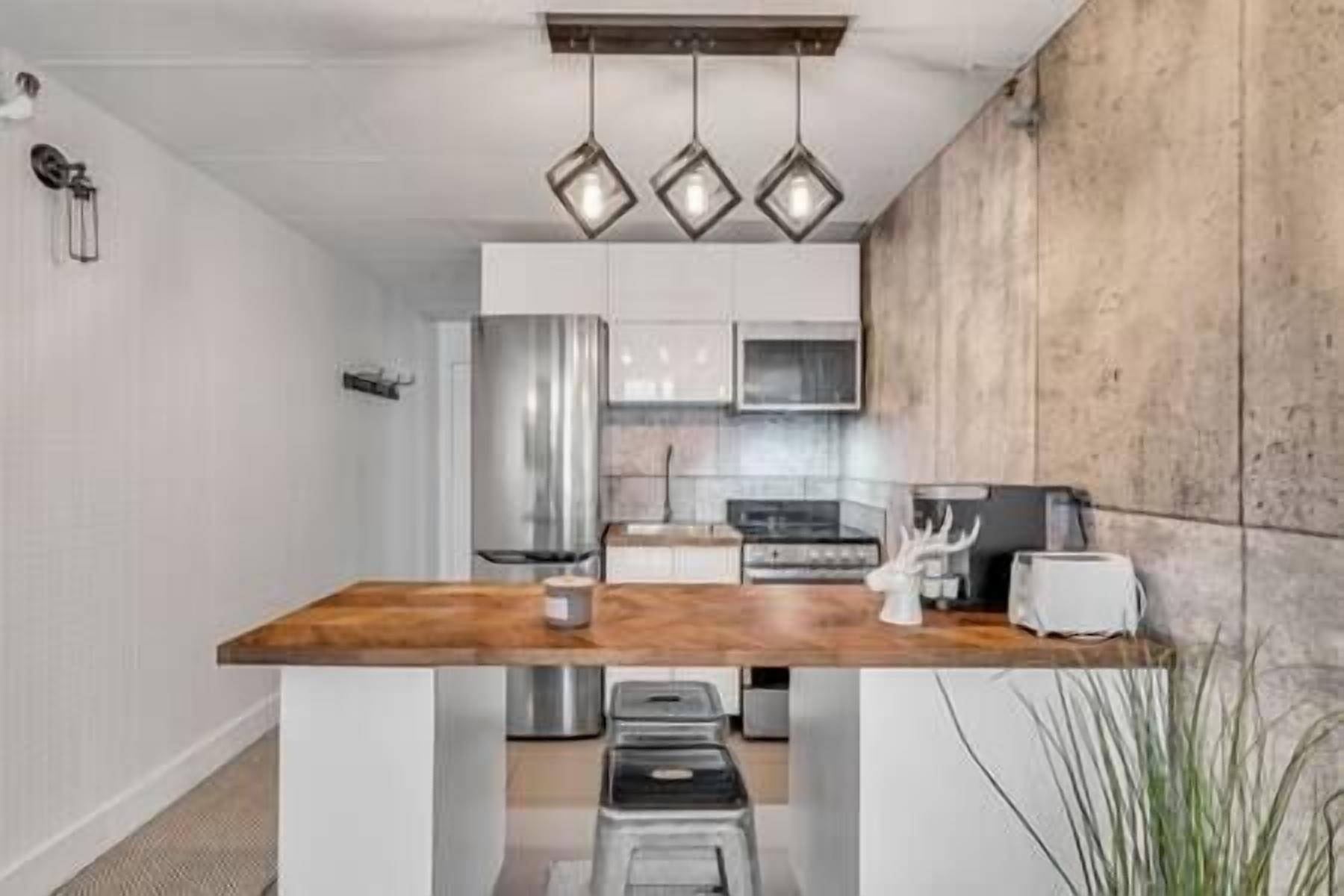 Frigorífic, microones, forn i placa de cuina 