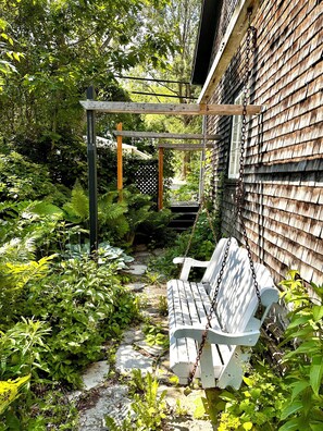 Property grounds - Initial | La petite école | Île d'Orléans (Saint-Laurent-de-l'Île-d'Orléans)