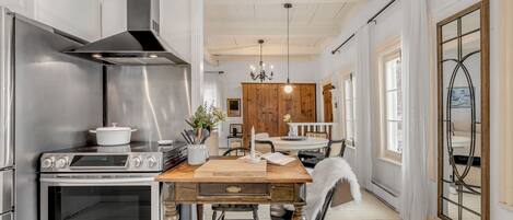 雪櫃、微波爐、焗爐、爐具