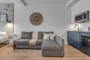 TV - Initial Simplicity Québec (Québec City)