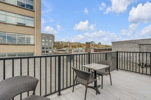 Outdoor dining - Initial Simplicity Québec (Québec City)