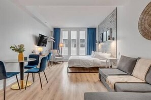 1 bedroom, iron/ironing board, WiFi, bed sheets - Initial Simplicity Québec (Québec City)