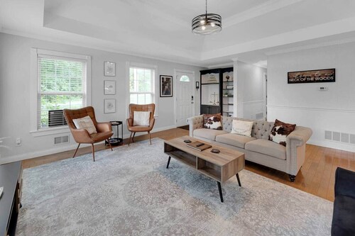 StillHill: HotTub GameRoom Whiskey Lounge Acreage