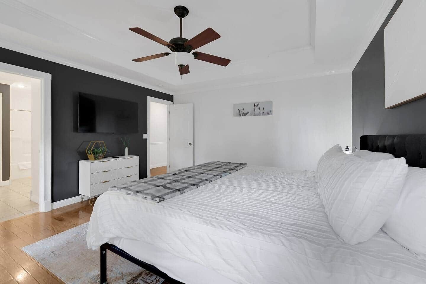 3 多间卧室、熨斗/熨衣板、WiFi、床单