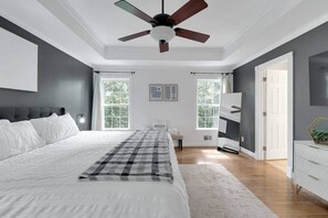 3 habitaciones, tabla de planchar con plancha, wifi y ropa de cama 