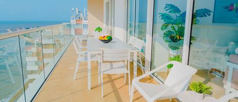 Apartemen (DX02I) | Tempat makan outdoor