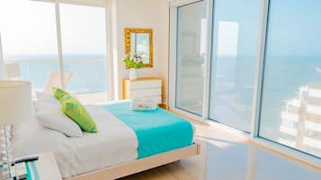 Apartment | Egyptian cotton sheets, premium bedding, down comforters, free WiFi