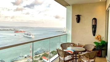 Elite Apartment | Outdoor dining
