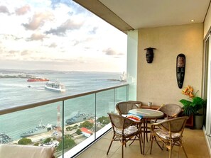 Apartment (GT01J) | Outdoor dining - U-GO Edificio H2 (Cartagena)