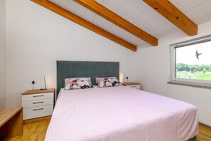 4 makuuhuonetta, ilmainen Wi-Fi, vuodevaatteet
