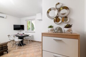 Dining - Apartment in Medulin with Terrace, Air condition, WIFI, Washing machine (5158-3) (Medulin)