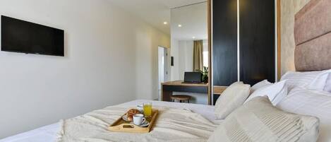 4 bedrooms, iron/ironing board, free WiFi, bed sheets