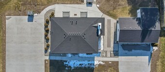 Fenton Flats- Suite 5 With On Site Hot Tub and Personal Garage