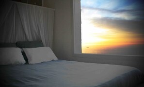 4 bedrooms, bed sheets