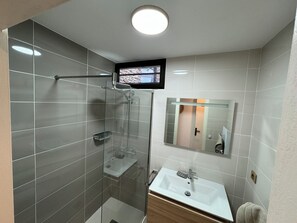 ヘアドライヤー、タオル