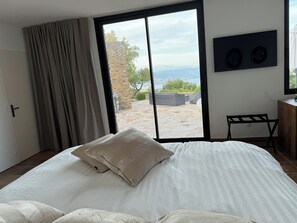 3 室のベッドルーム、アイロン / アイロン台、旅行用ベビーベッド、インターネット