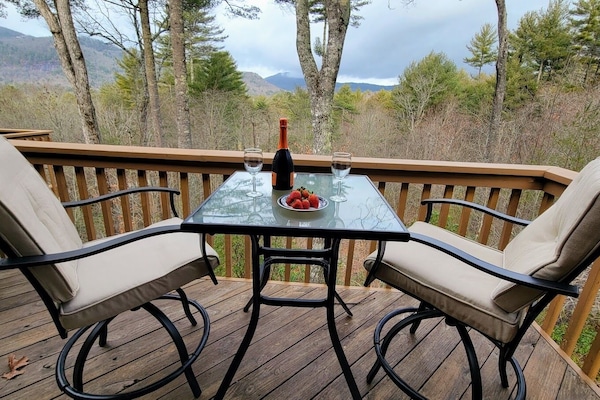 Main level deck with Mountain Views.