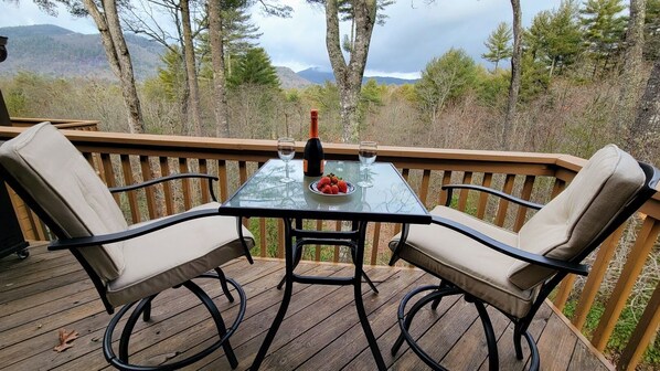 Outdoor dining - Sapphire Mountain View Escape: Resort Amenities, Family & Pet Friendly! (Sapphire)