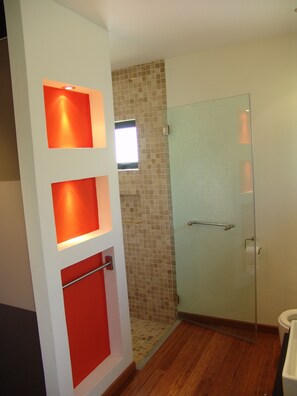 Shower, hair dryer, towels, soap - Villa de Charme Grand Baie Proche de la Plage de Péreybère et des Commerces (Grand Baie)