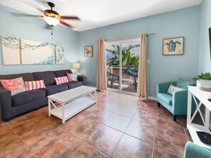 TV, offices - 1BR Quaint First Floor 3 min Walk to beach (CORPUS CHRISTI)