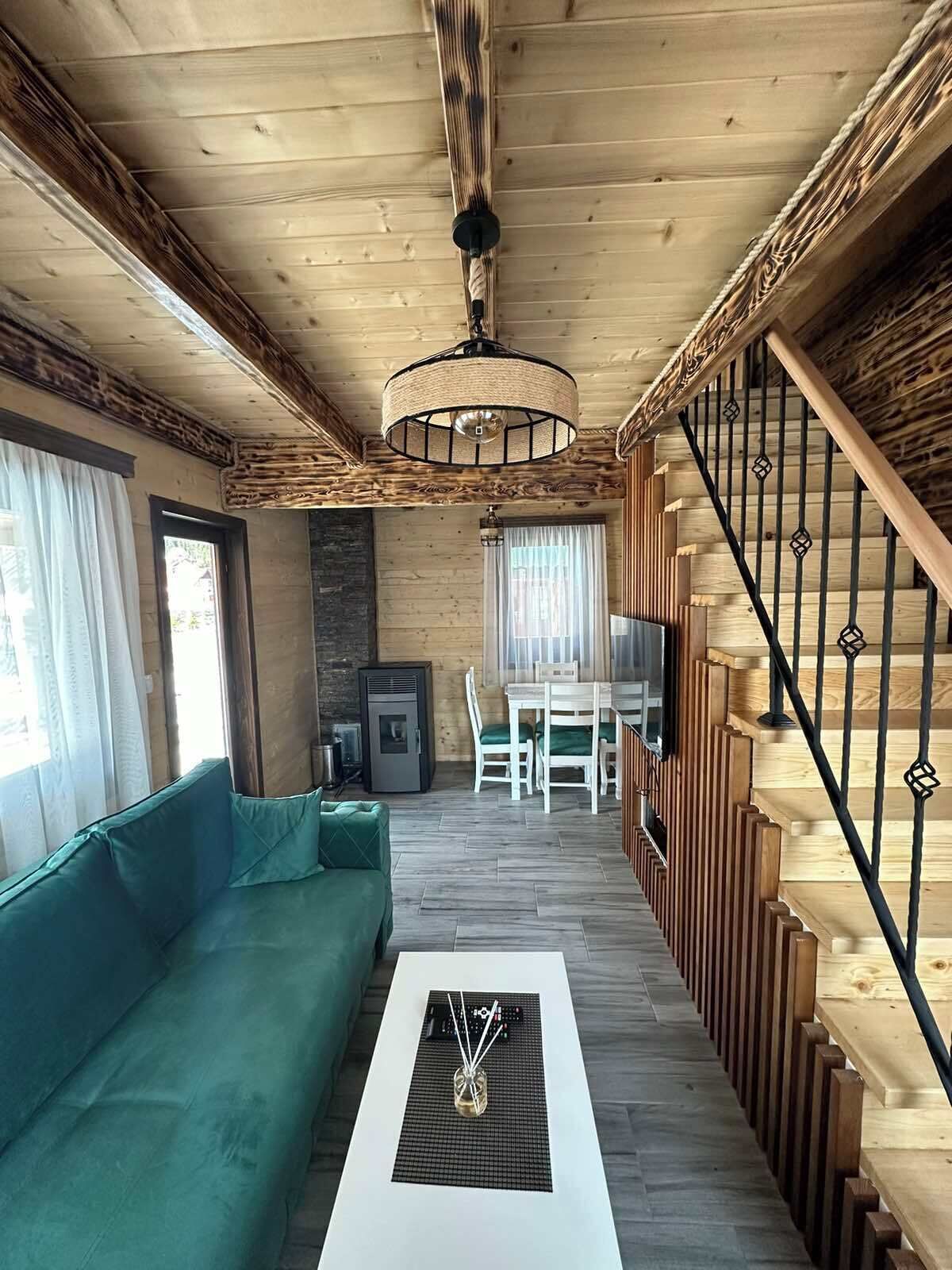 Panoramic House | Living area | 44-inch flat-screen TV with cable channels, heated floors