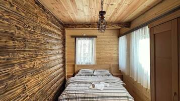 ํ๋
ธ๋ผ๋ฏน ํ์ฐ์ค | 2 ๊ฐ์ ์นจ์ค, ์ฑ
์, ๋ฐฉ์ ์ค๋น, ๋ฌด๋ฃ WiFi