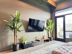 1 habitación, tabla de planchar con plancha, wifi gratis y ropa de cama