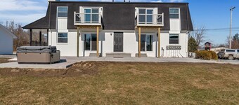 Fenton Flats- Italian Villa With On Site Hot Tub