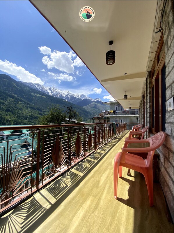 Comfort Room | 1 bedroom, desk, free WiFi, bed sheets