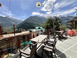 View from property - Vashishth x One Light Stays (Manali)