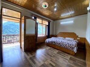1 bedroom, desk, free WiFi, bed sheets