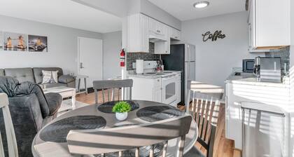 Fenton Flats- Parisian Place With On Site Hot Tub