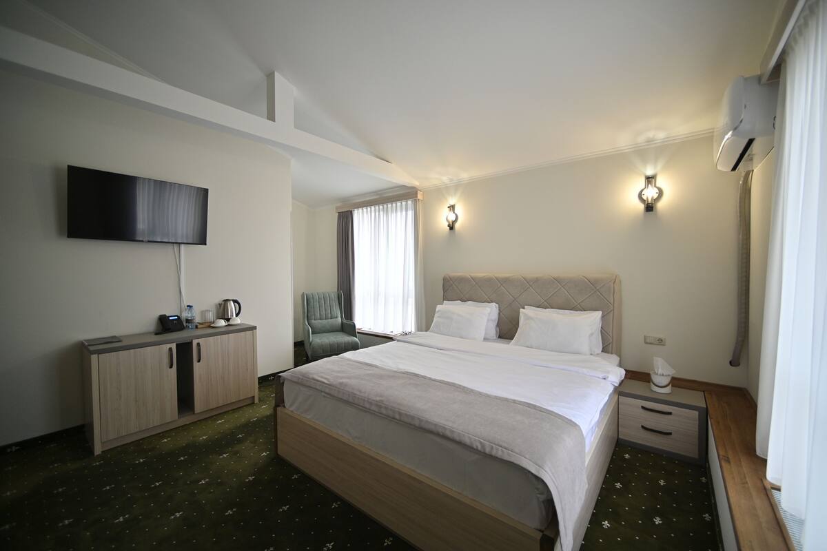 Luxury Double Room | Egyptian cotton sheets, premium bedding, minibar, WiFi (free)
