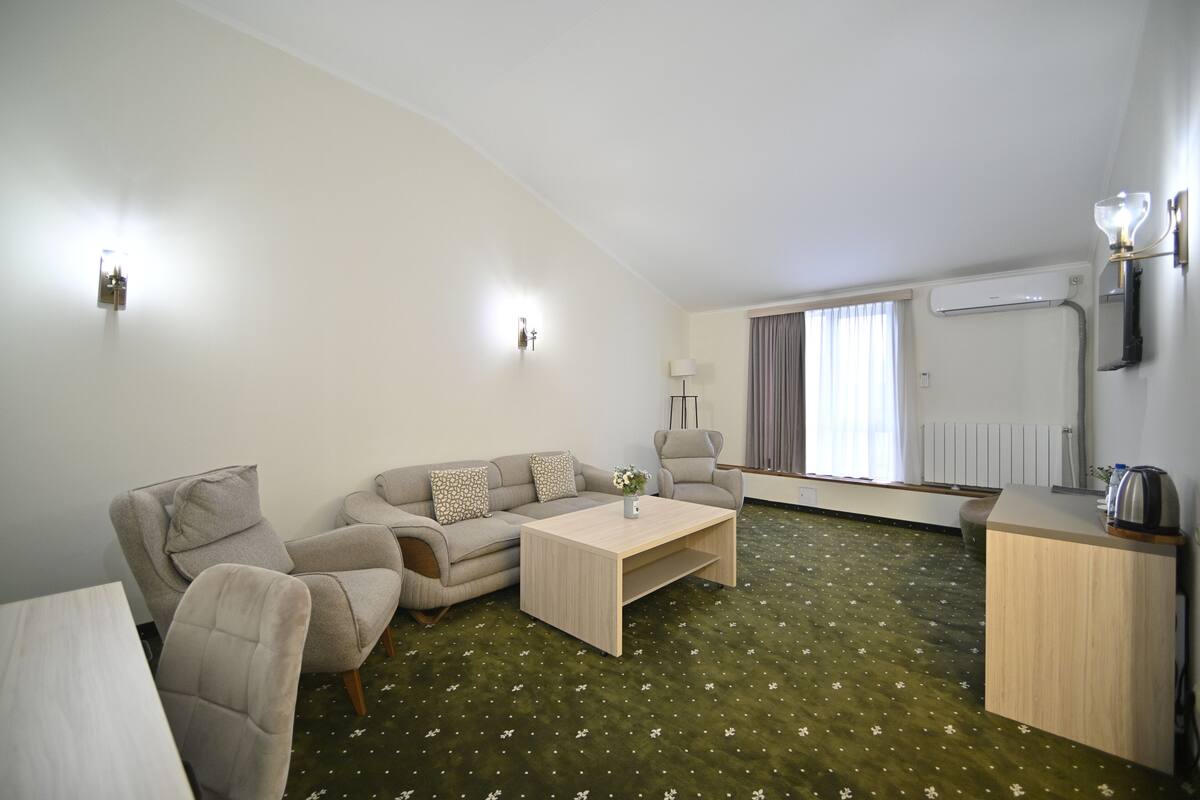 Family Room | Egyptian cotton sheets, premium bedding, minibar, WiFi (free)