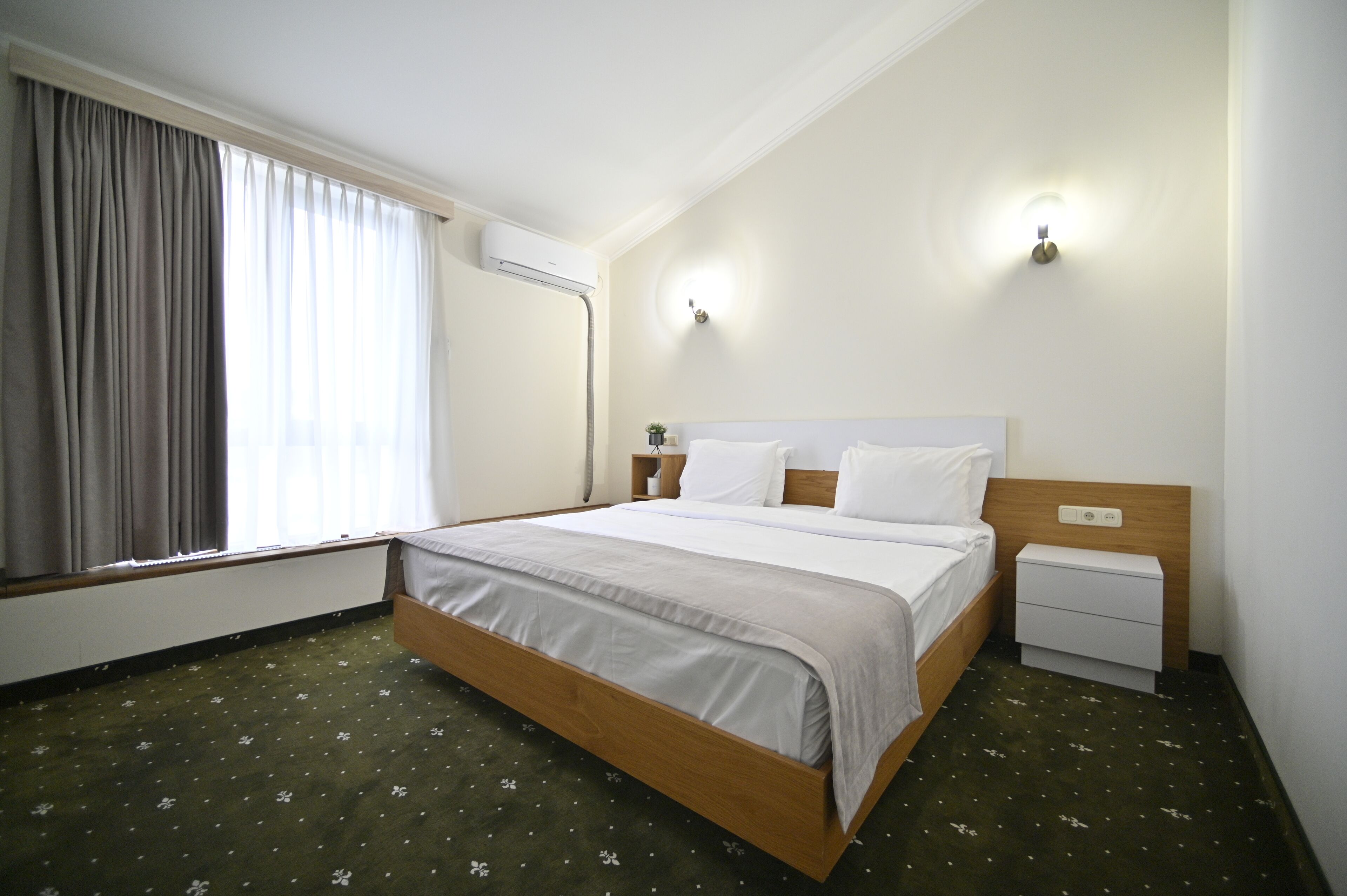 Egyptian cotton sheets, premium bedding, minibar, free WiFi
