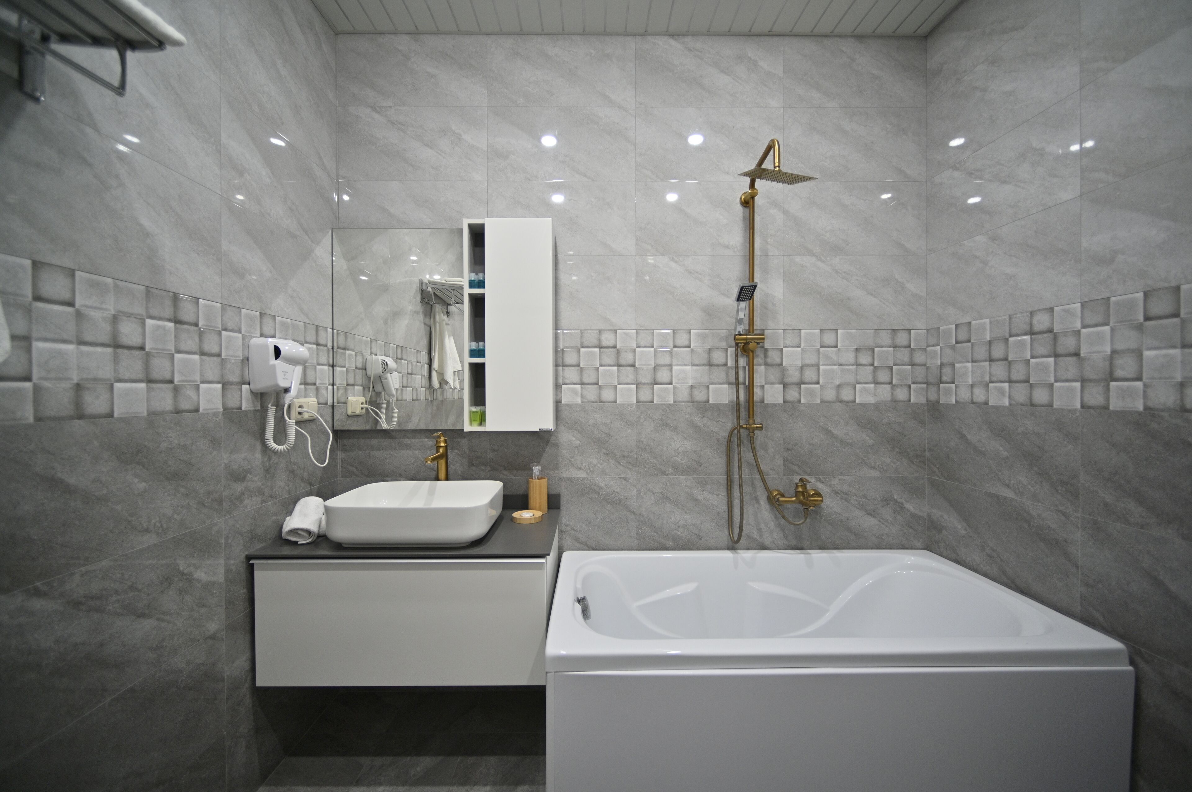 Family Room | Bathroom | Rainfall showerhead, free toiletries, hair dryer, bidet