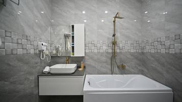 Family Room | Bathroom | Rainfall showerhead, free toiletries, hair dryer, bidet