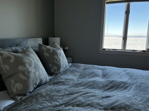4 bedrooms, WiFi, bed sheets