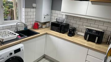 House | Private kitchen | Fridge, microwave, oven, stovetop