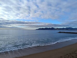 Solsenger og strandhåndklær
