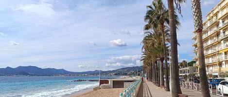 Liegestühle, Strandtücher