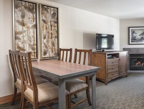 Dining - Sports!! Hiking trails, beach access, kayaking, bike riding, boating, fishing!! (Deer Harbor)