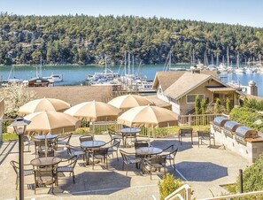 Outdoor dining - Sports!! Hiking trails, beach access, kayaking, bike riding, boating, fishing!! (Deer Harbor)
