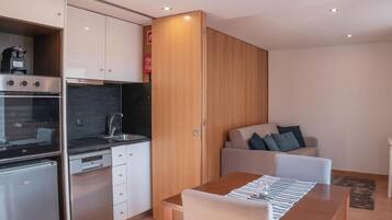 Comfort Villa | Private kitchen | Espresso maker, coffee/tea maker, electric kettle, high chair